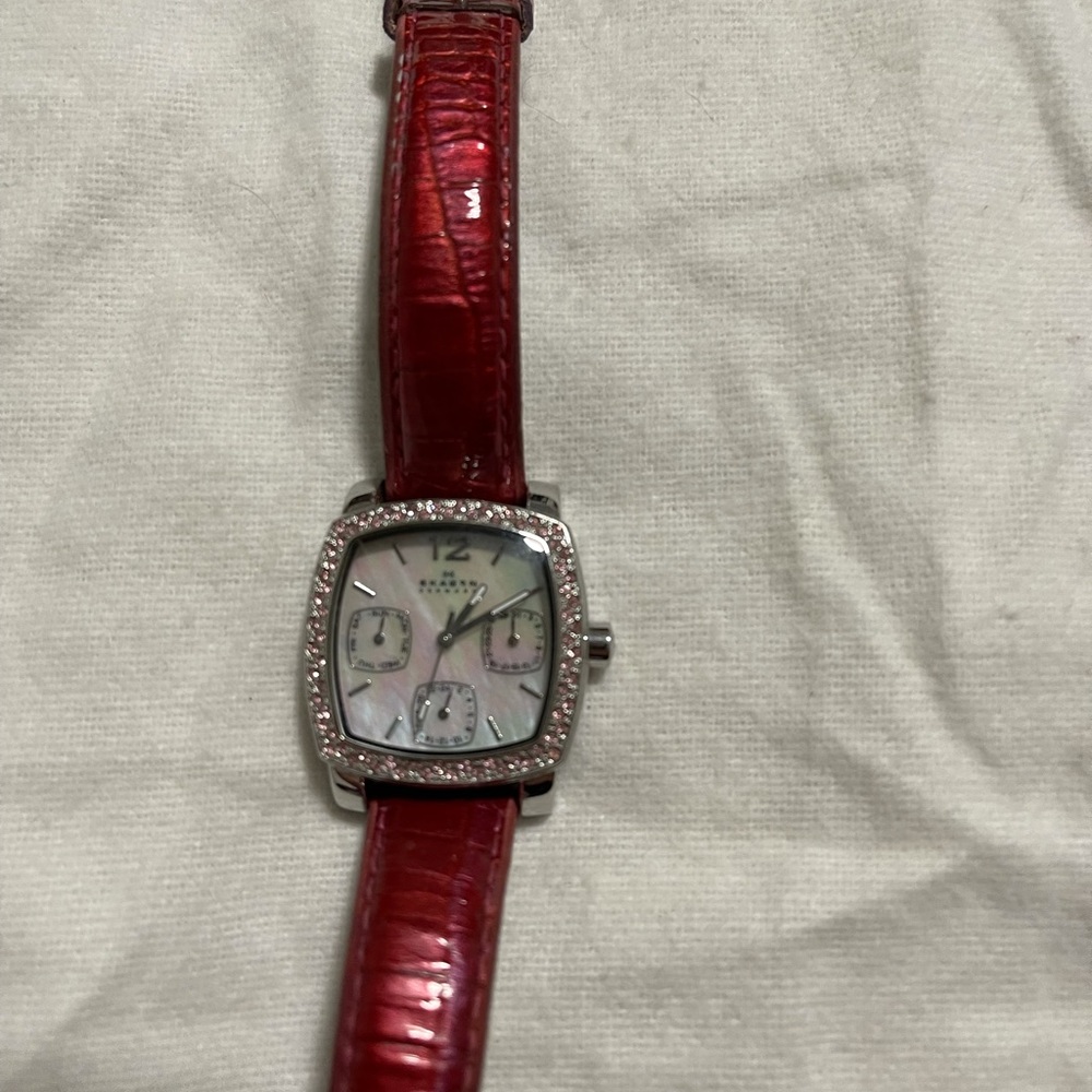 Skagen watch with pink leather band - Picture 4 of 8